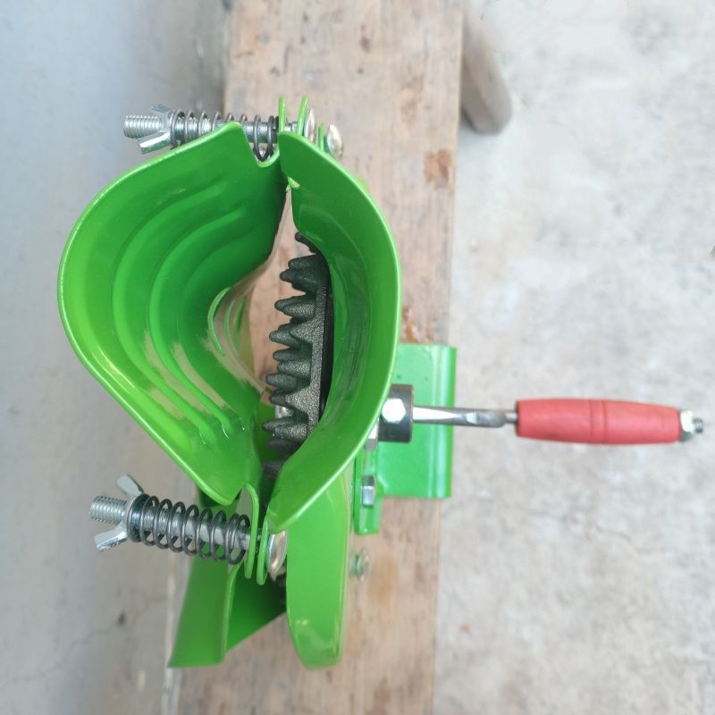 Corn Sheller Machine - เครื่องสีข้าวโพดแบบมือหมุนขนาดเล็ก เครื่องปอกเปลือกข้าวโพดแบบใช้มือสำหรับใช้ในครัวเรือน เครื่องแยกเมล็ดข้าวโพด เครื่องมือปอกเปลือกธัญพืชสำหรับใช้ในฟาร์ม